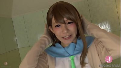 [HentaiCosplay] Even though she’s in a high sch●ol student cosplay in neat and innocent love, happily giving a devilishly erotic blowjob!